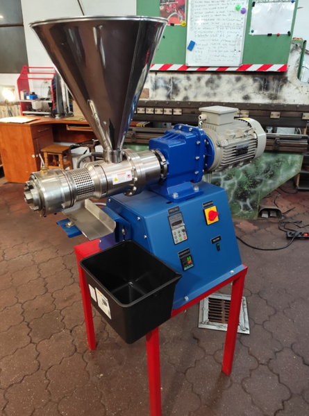 Presa ulei la rece, motor 2.2kW